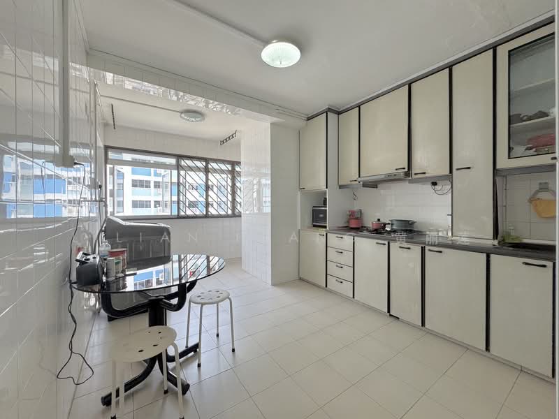 114 Pasir Ris Street 11 HDB Flat For Sale at S$ 688,000 | PropertyGuru Singapore - Kitchen
