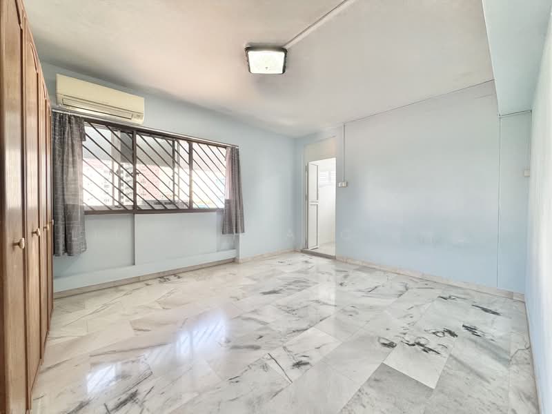 114 Pasir Ris Street 11 HDB Flat For Sale at S$ 688,000 | PropertyGuru Singapore - Master Bedroom