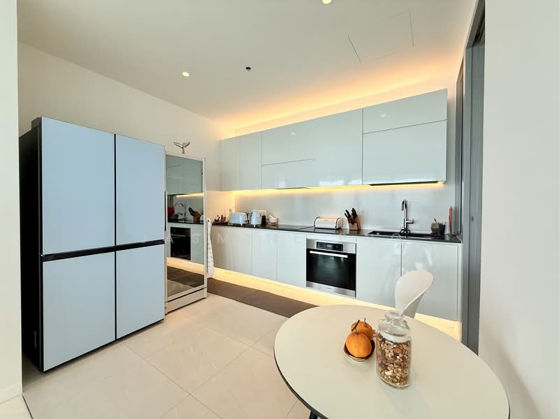 The Oceanfront @ Sentosa Cove Condominium For Sale at S$ 4,480,000 | PropertyGuru Singapore -  Dry Kitchen