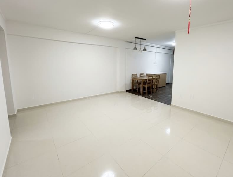 856 Tampines Street 82, 856 Tampines Street 82, 3 Bedrooms, 904 sqft, HDB Flat For Rent, by Jordan Leory Tan Yih Haur, 500080399 - Living Room - PropertyGuru.com.sg