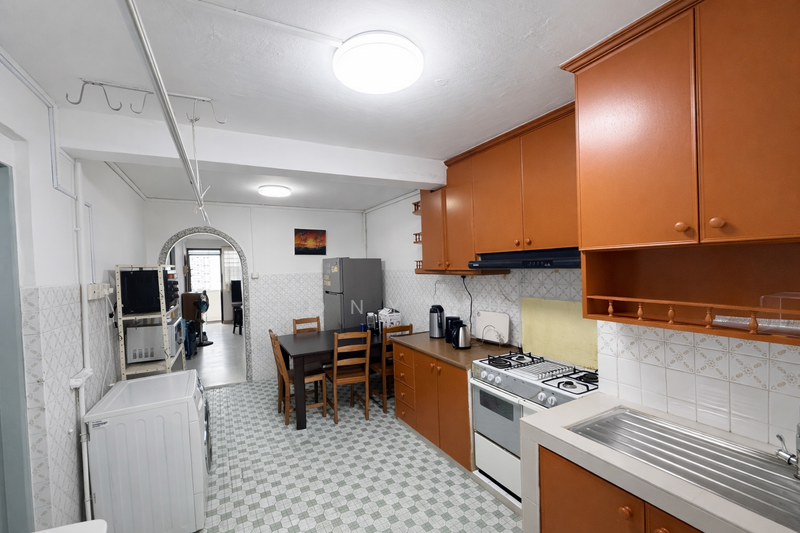 12 Lorong 7 Toa Payoh HDB Flat For Sale at S$ 380,000 | PropertyGuru Singapore - Kitchen