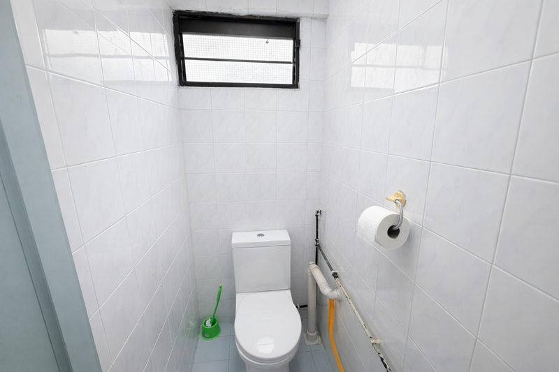 12 Lorong 7 Toa Payoh HDB Flat For Sale at S$ 380,000 | PropertyGuru Singapore - Bathroom