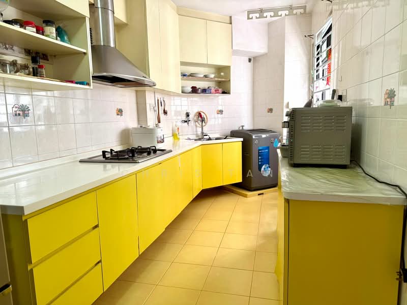510B Wellington Circle HDB Flat For Sale at S$ 588,000 | PropertyGuru Singapore - Kitchen