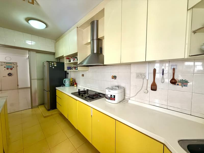 510B Wellington Circle HDB Flat For Sale at S$ 588,000 | PropertyGuru Singapore - Kitchen