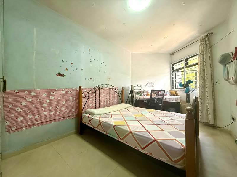 510B Wellington Circle HDB Flat For Sale at S$ 588,000 | PropertyGuru Singapore - Bedroom