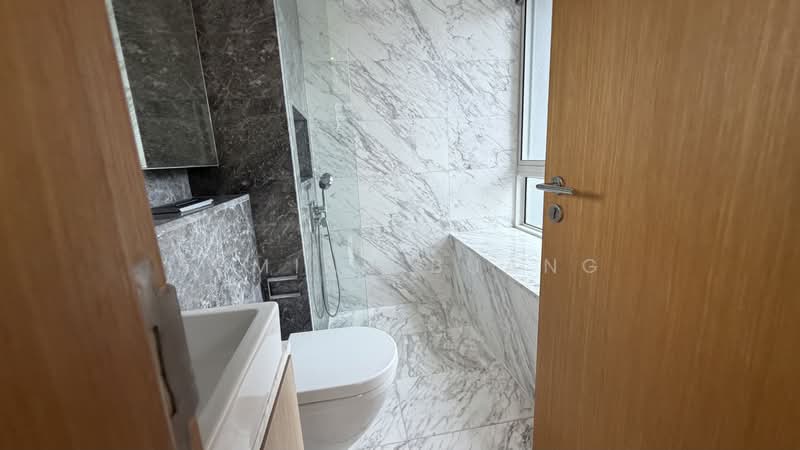 The Peak @ Cairnhill II, 61 Cairnhill Circle, 2 Bedrooms, 829 sqft, Condominium For Rent, by Sumiah Buang, 500080420 - Master Bathroom - PropertyGuru.com.sg