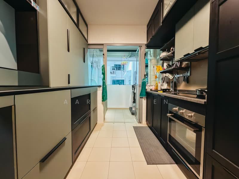 684A Edgedale Plains HDB Flat For Sale at S$ 810,000 | PropertyGuru Singapore - Kitchen