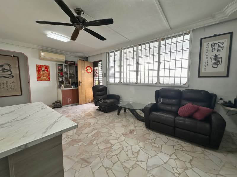 334 Woodlands Street 32 HDB Flat For Sale at S$ 520,000 | PropertyGuru Singapore - Living Room