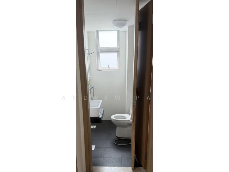 Mackenzie 88 Apartment For Sale at S$ 1,450,000 | PropertyGuru Singapore - Bathroom