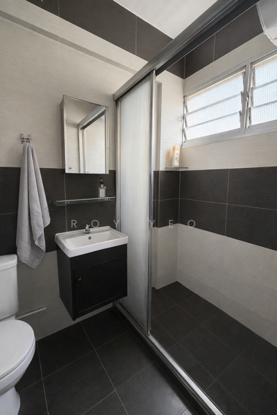 160 Bukit Batok Street 11, 160 Bukit Batok Street 11, 3 Bedrooms, 1,119 sqft, HDB Flat For Rent, by Roy Yeo, 500080441 - Bathroom - PropertyGuru.com.sg