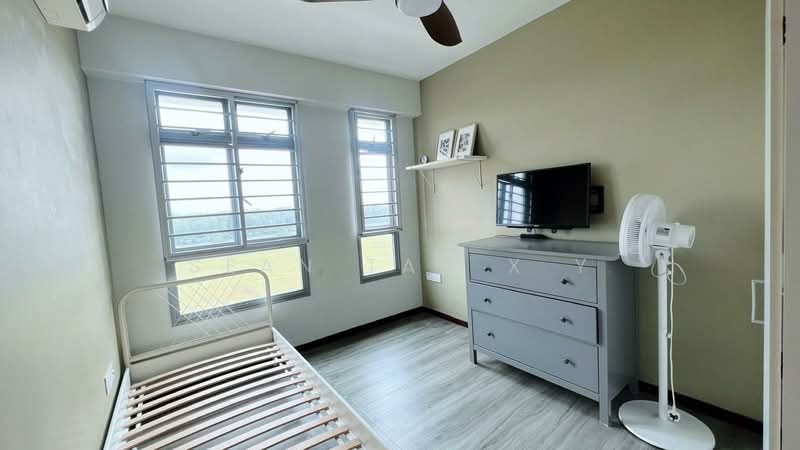 682A Edgedale Plains HDB Flat For Sale at S$ 748,888 | PropertyGuru Singapore - Bedroom