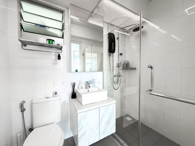 188B Bedok North Street 4 HDB Flat For Sale at S$ 1,080,000 | PropertyGuru Singapore - Bathroom