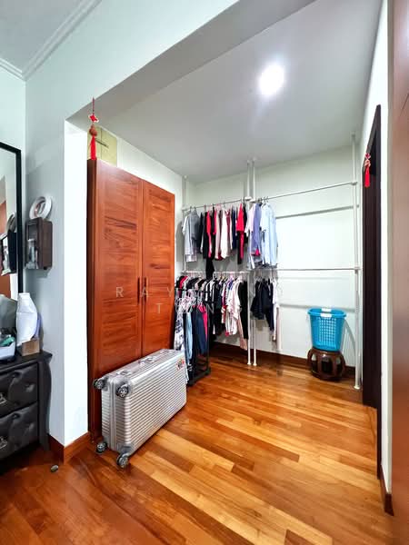 Mera Terrace, Seagull Walk, Room Rental, 210 sqft, Terraced House For Rent, by Raymond Tung, 500080456 - Master Bedroom (Walk-In-Wardrobe Area) - PropertyGuru.com.sg