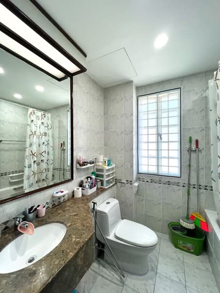 Mera Terrace, Seagull Walk, Room Rental, 210 sqft, Terraced House For Rent, by Raymond Tung, 500080456 - Master Bathroom - PropertyGuru.com.sg