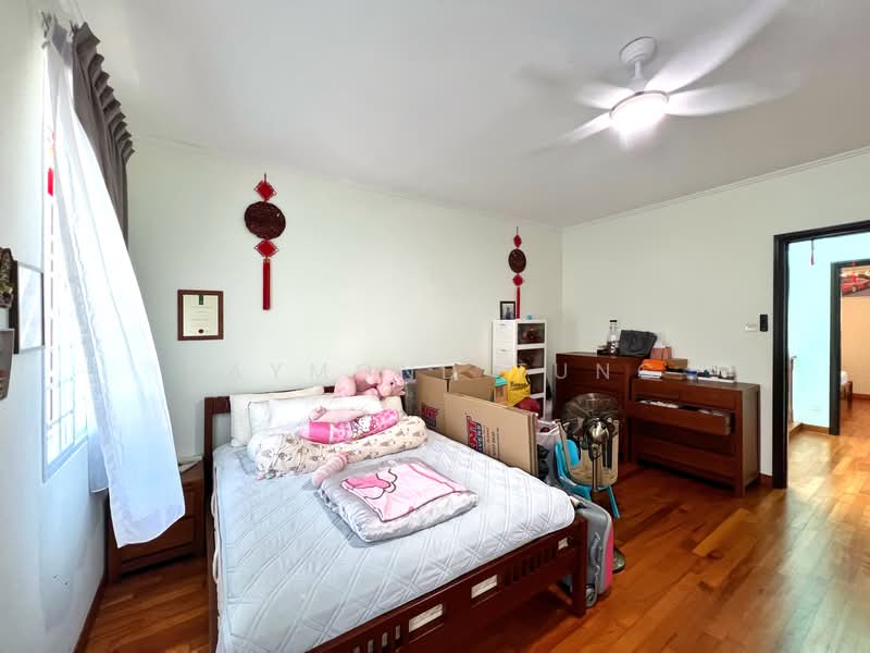 Mera Terrace, Seagull Walk, Room Rental, 210 sqft, Terraced House For Rent, by Raymond Tung, 500080456 - Master Bedroom (Queen Bed Provided) - PropertyGuru.com.sg