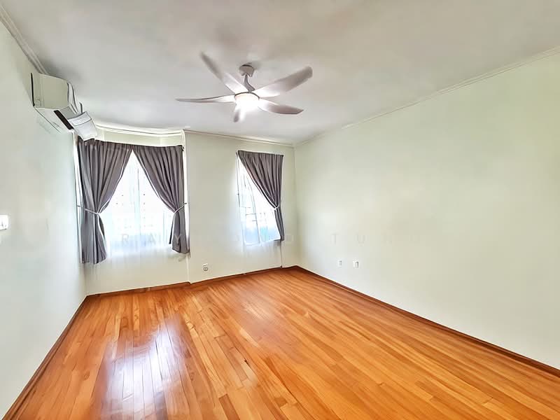 Mera Terrace, Seagull Walk, Room Rental, 210 sqft, Terraced House For Rent, by Raymond Tung, 500080456 - Master Bedroom (Queen Bed+TV+TVConsole) - PropertyGuru.com.sg