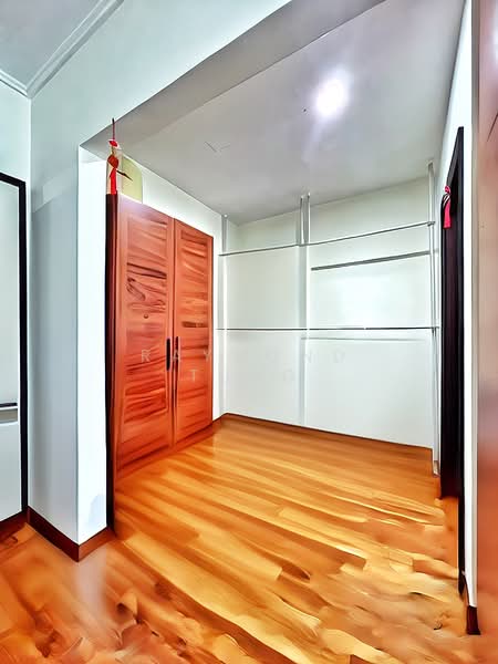 Mera Terrace, Seagull Walk, Room Rental, 210 sqft, Terraced House For Rent, by Raymond Tung, 500080456 - Master Bedroom (Walk-In-Wardrobe Area) - PropertyGuru.com.sg