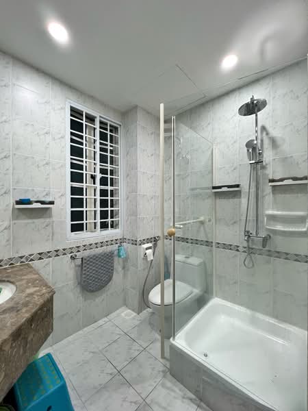 Bedroom 2 Bathroom