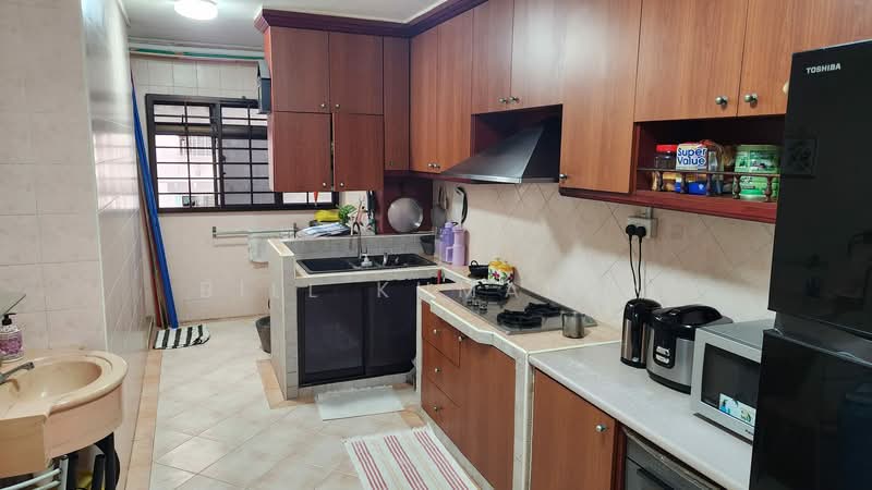 159 Woodlands Street 13 HDB Flat For Sale at S$ 580,000 | PropertyGuru Singapore - Kitchen