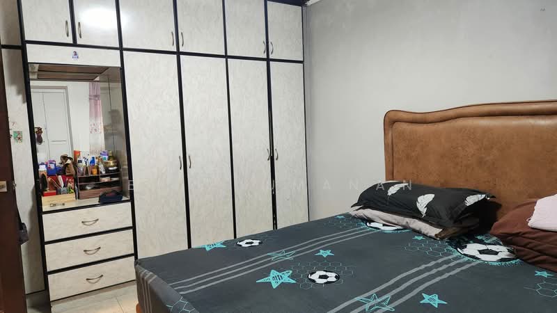 159 Woodlands Street 13 HDB Flat For Sale at S$ 580,000 | PropertyGuru Singapore - Bedroom