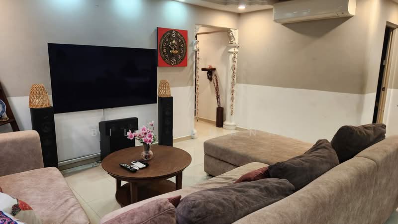 159 Woodlands Street 13 HDB Flat For Sale at S$ 580,000 | PropertyGuru Singapore - Living Room