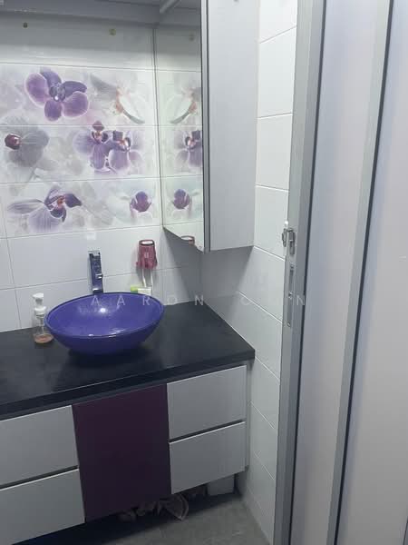 533 Bukit Batok Street 51 HDB Flat For Sale at S$ 458,000 | PropertyGuru Singapore - Bathroom