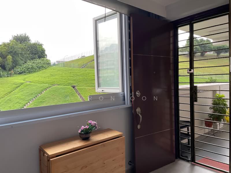 533 Bukit Batok Street 51 HDB Flat For Sale at S$ 458,000 | PropertyGuru Singapore - Entrance