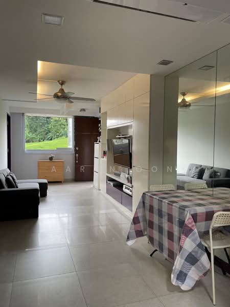 533 Bukit Batok Street 51 HDB Flat For Sale at S$ 458,000 | PropertyGuru Singapore - Living Room