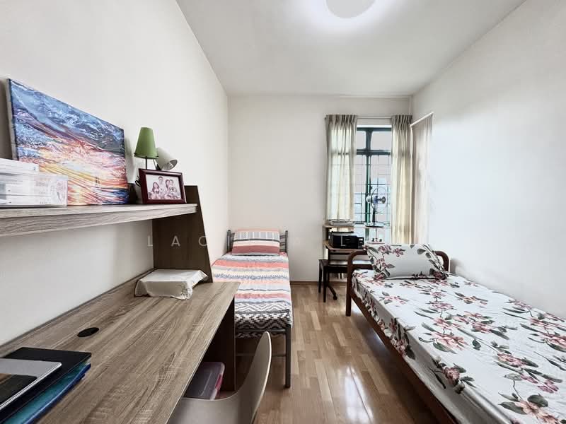 Parc Palais Condominium For Sale at S$ 2,300,000 | PropertyGuru Singapore - Bedroom