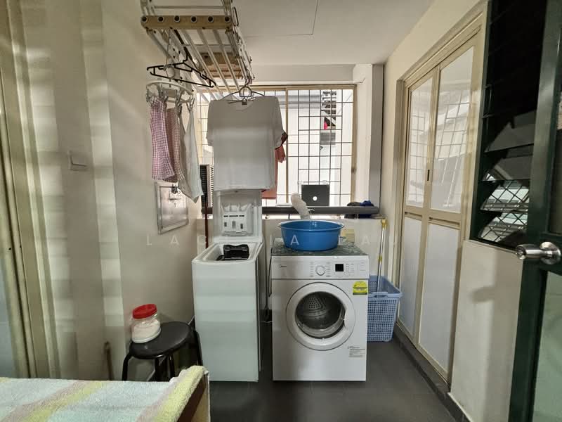 Parc Palais Condominium For Sale at S$ 2,300,000 | PropertyGuru Singapore - Interior