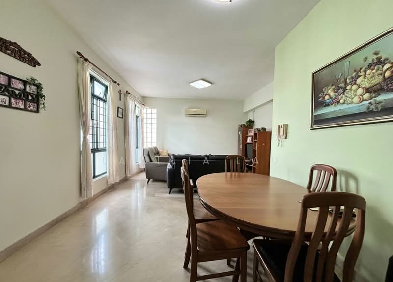 Parc Palais Condominium For Sale at S$ 2,300,000 | PropertyGuru Singapore - Living Room