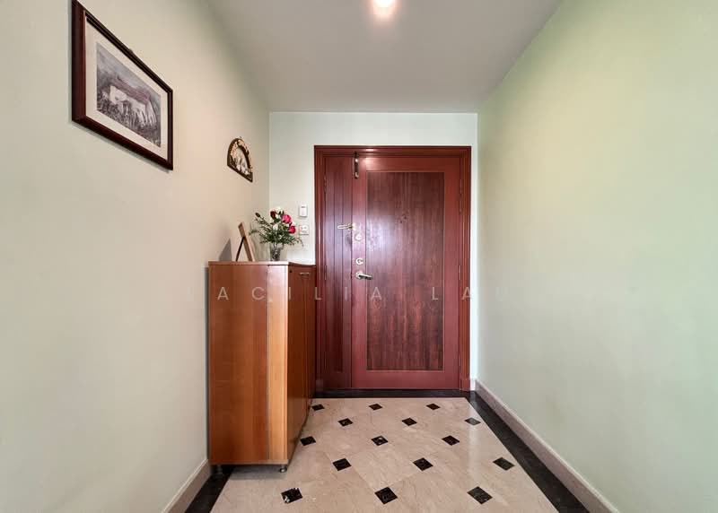 Parc Palais Condominium For Sale at S$ 2,300,000 | PropertyGuru Singapore - Entrance