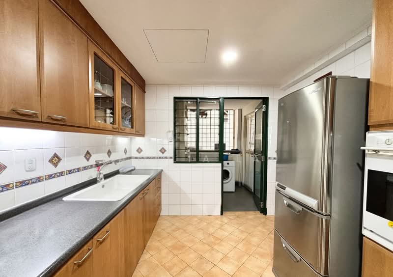 Parc Palais Condominium For Sale at S$ 2,300,000 | PropertyGuru Singapore - Kitchen