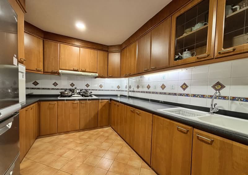 Parc Palais Condominium For Sale at S$ 2,300,000 | PropertyGuru Singapore - Kitchen