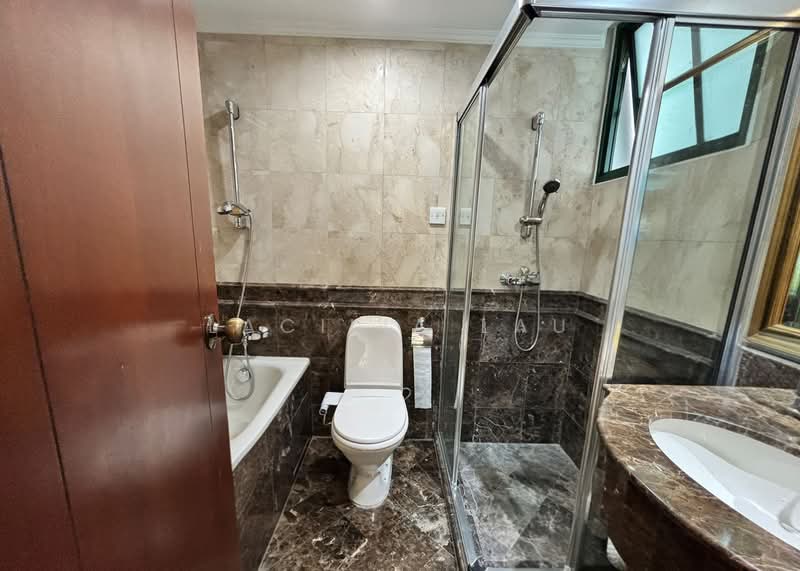 Parc Palais Condominium For Sale at S$ 2,300,000 | PropertyGuru Singapore - Bathroom