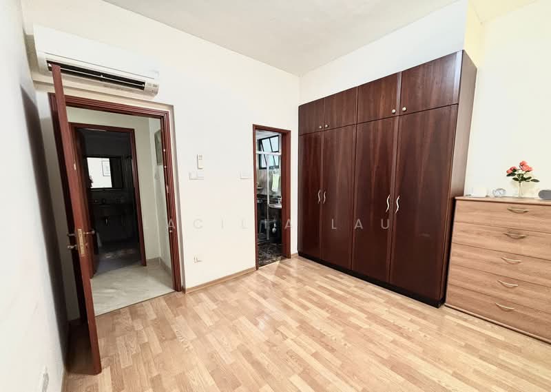 Parc Palais Condominium For Sale at S$ 2,300,000 | PropertyGuru Singapore - Bedroom