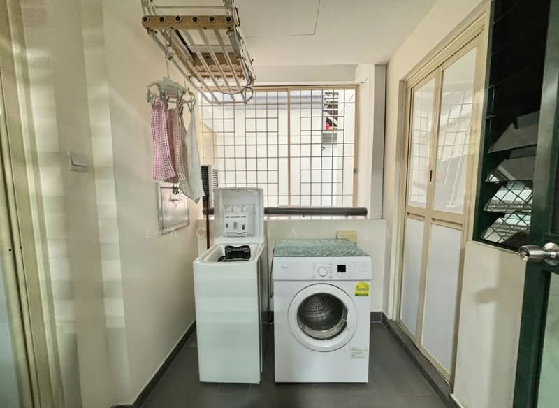 Parc Palais Condominium For Sale at S$ 2,300,000 | PropertyGuru Singapore - Interior