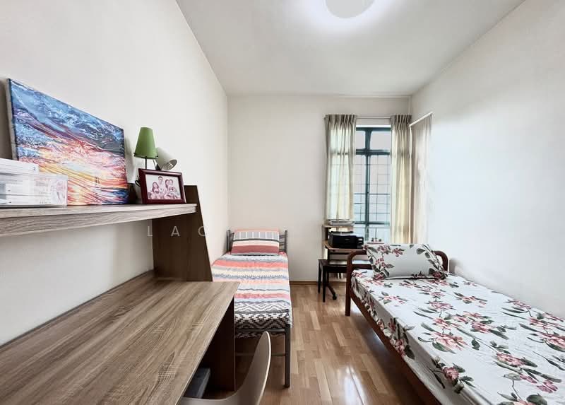 Parc Palais Condominium For Sale at S$ 2,300,000 | PropertyGuru Singapore - Bedroom