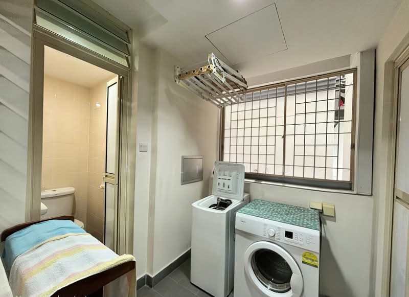 Parc Palais Condominium For Sale at S$ 2,300,000 | PropertyGuru Singapore - Bathroom