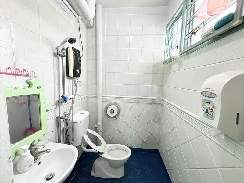 large 2-storey shophouse, 246 Hougang Street 22, 2,153 sqft, Shop / Shophouse For Rent, by Rae Yeo Rui Ying, 500080470 - Bathroom - CommercialGuru.com.sg