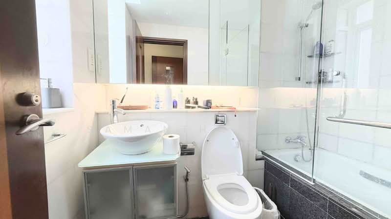 Robertson 100, 100 Robertson Quay, 3 Bedrooms, 1,044 sqft, Apartment For Rent, by Samantha Sim, 500080474 - Master Bath - PropertyGuru.com.sg