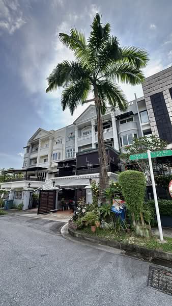 Beautiful 3 Storeys English Designed House Living next to Nature at Swiss View off Bukit Timah Terraced House For Sale at S$ 5,600,000 | PropertyGuru Singapore - Exterior