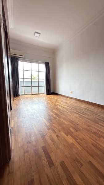 Beautiful 3 Storeys English Designed House Living next to Nature at Swiss View off Bukit Timah Terraced House For Sale at S$ 5,600,000 | PropertyGuru Singapore - Interior