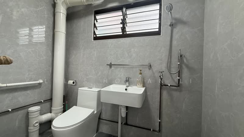 126 Simei Street 1 HDB Flat For Sale at S$ 738,000 | PropertyGuru Singapore - Bathroom