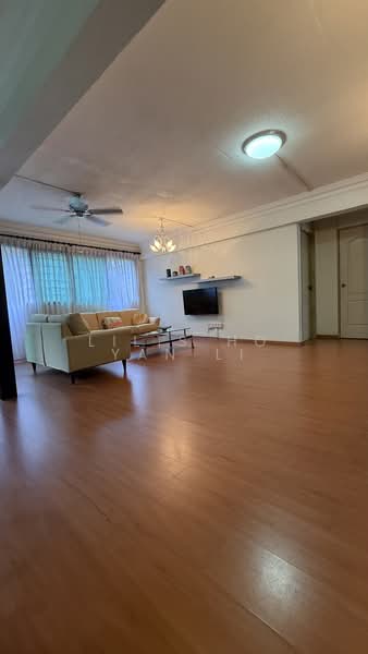 126 Simei Street 1 HDB Flat For Sale at S$ 738,000 | PropertyGuru Singapore - Living Room