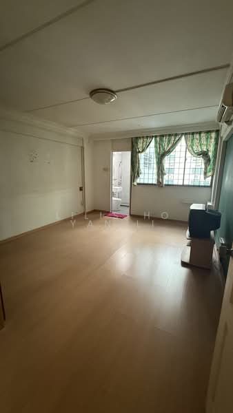 126 Simei Street 1 HDB Flat For Sale at S$ 738,000 | PropertyGuru Singapore - Living Room
