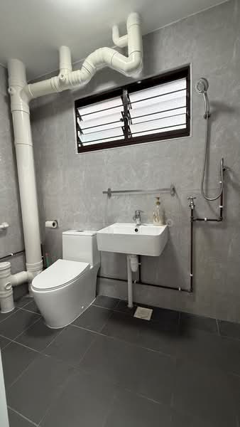 126 Simei Street 1 HDB Flat For Sale at S$ 738,000 | PropertyGuru Singapore - Bathroom