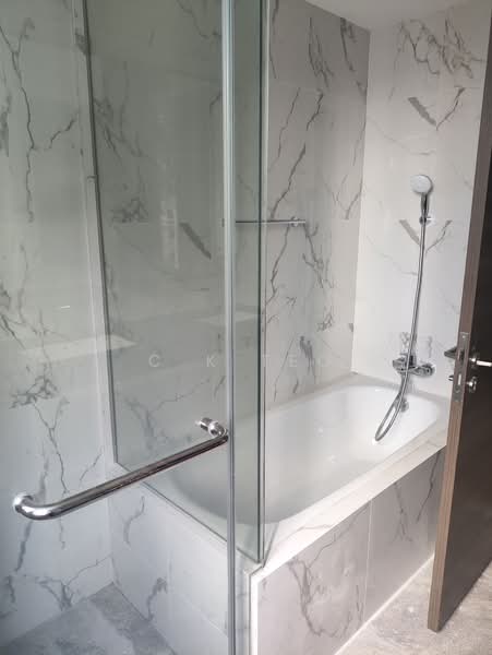 The Florence Residences Condominium For Sale at S$ 3,600,000 | PropertyGuru Singapore - Bathroom