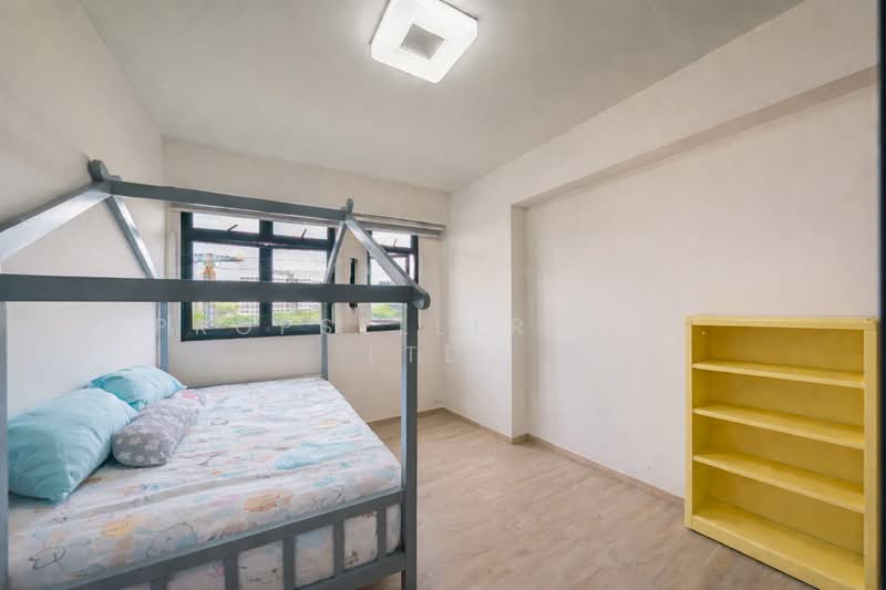 592C Montreal Link HDB Flat For Sale at S$ 580,000 | PropertyGuru Singapore - Bedroom