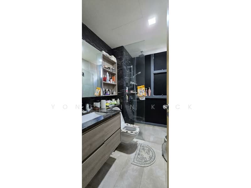 Belgravia Villas, Freehold Corner Terrace, Belgravia Drive, Cluster House, Ang Mo Kio Ave 5 Cluster House For Sale at S$ 4,200,000 | PropertyGuru Singapore - Lvl 2 - MAster Bathroom
